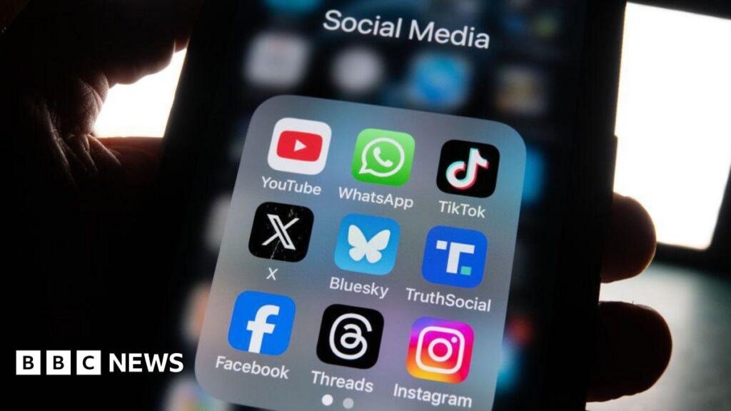 Whatsapp and Instagram restored after Meta outages