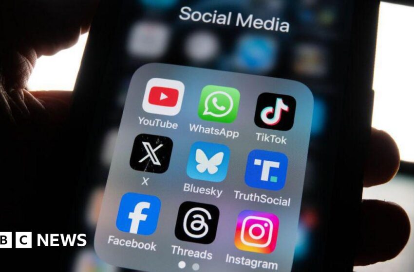 Whatsapp and Instagram restored after Meta outages